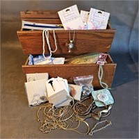 Small Wooden Drawer Unit w/ Jewelry & Pieces