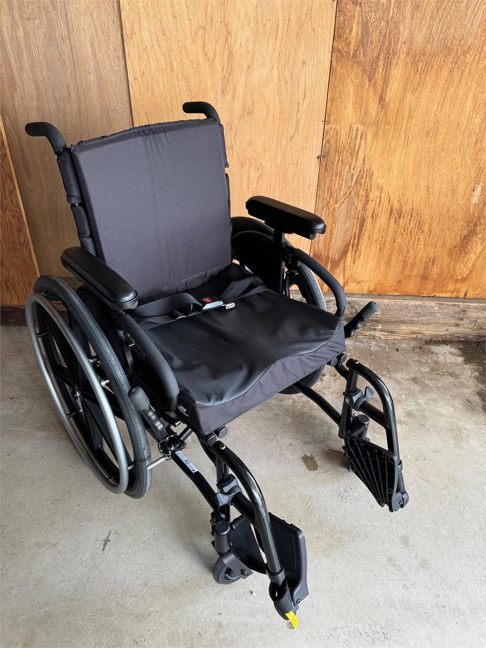 Foldable Quickie Wheelchair with Cushion