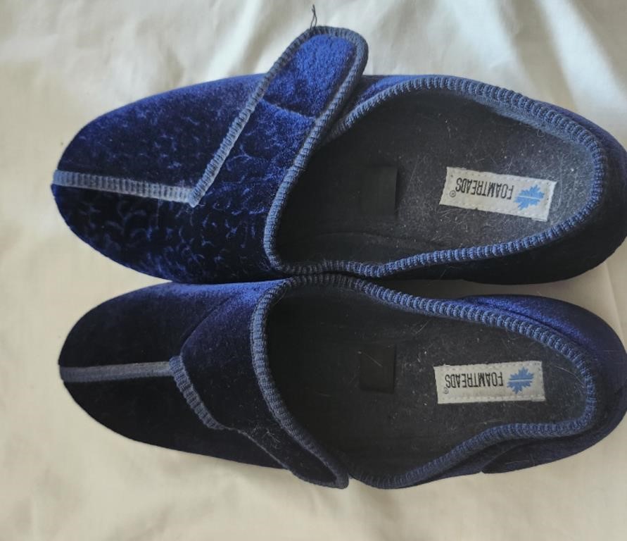 Ladies sz10 Foamtreads slippers