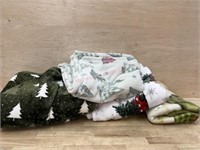 4- Christmas print  throw blankets