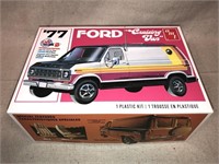 AMT 1977 Ford Cruising Van open model