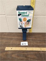 Scoop n funnel for bird seed