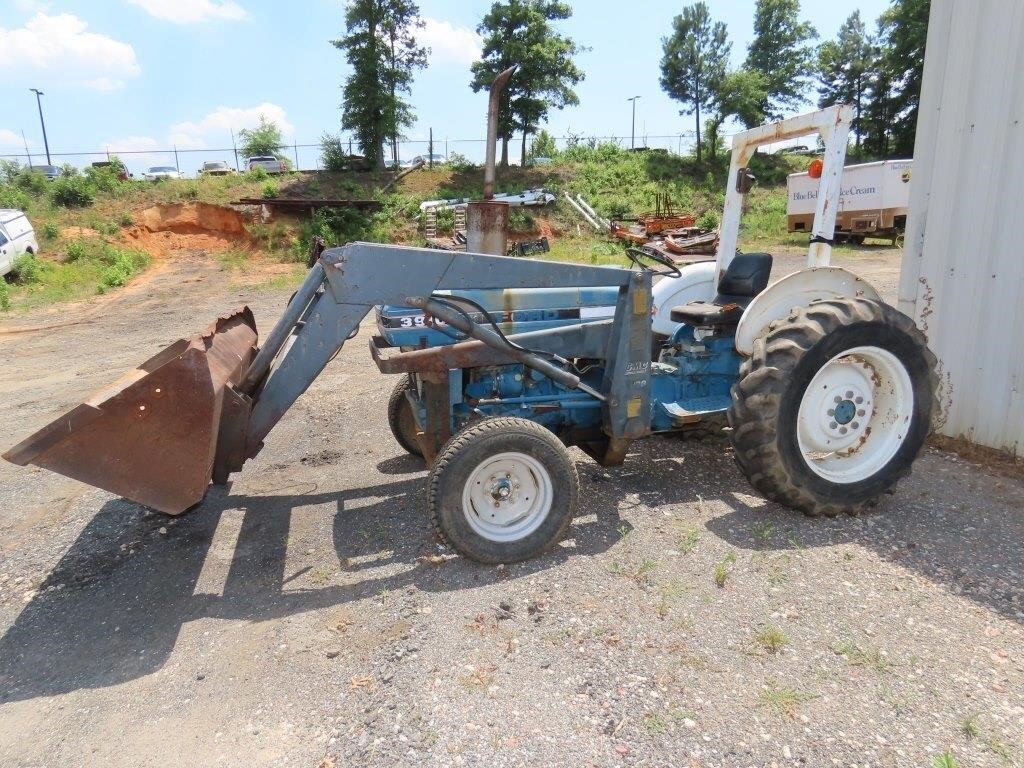 Ford 3910 Diesel Tractor w/ Loader