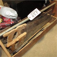 CARPENTERS BOX W/ HANDSAWS ETC