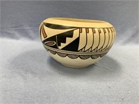 Southwestern American pottery bowl, approx.. 9 1/2