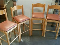 Set of 4 wooden chairs with pink cushions