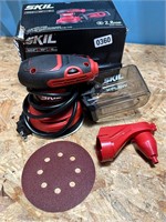 Skil 2.8 amp corded sander, works