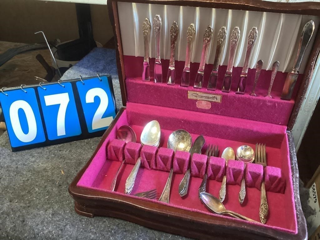 Community Vintage Silverware case