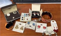 A lot of unused assorted fashion jewelry