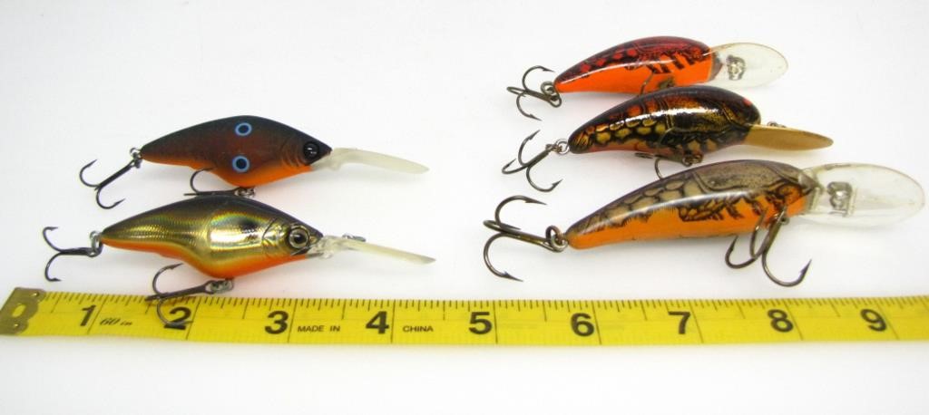 ASSORTED DOUBLE TREBLE HOOK CRANK BAITS