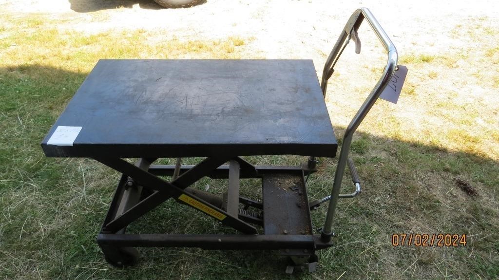 Hydraulic Table On Wheels