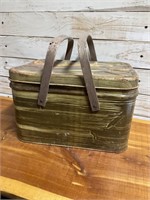 VINTAGE METAL PICNIC BASKET