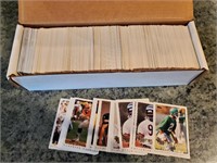 Lot of 700 1995 Topps Fooball Cards