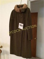 Women's coat w/ fur collar by Harella