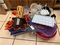 LARGE LOT OF PLASTIC WARE