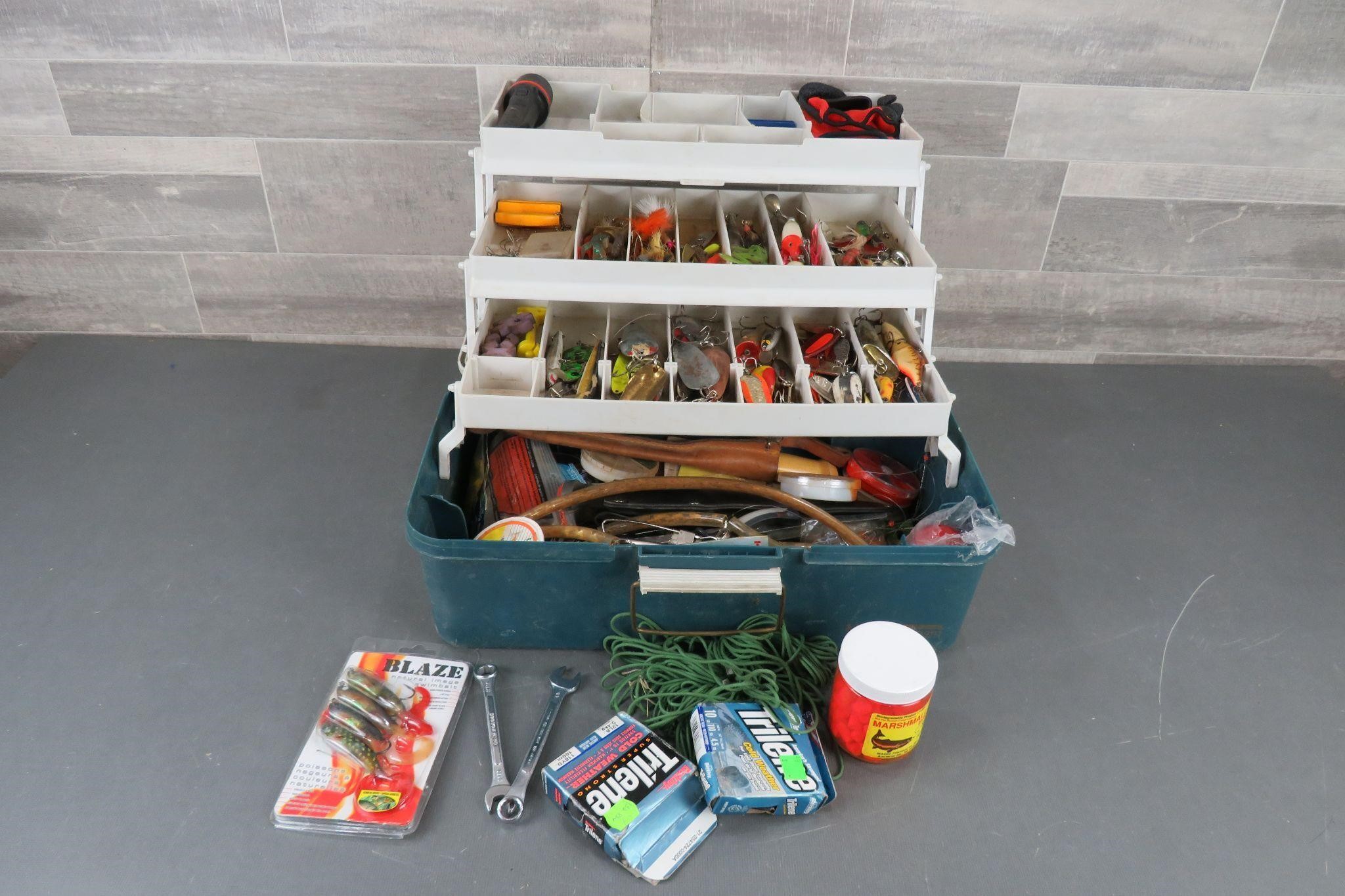 TACKLE BOX & TACKLE