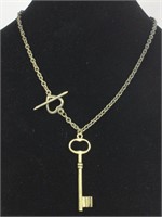 32" GOLD TONE KEY NECKLACE WITH HEART AND ARROW