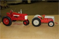 FARMALL 350 TOY TRACTOR AND ERTL FORD TOY