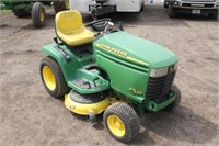 John Deere GT225 Riding Lawn Mower