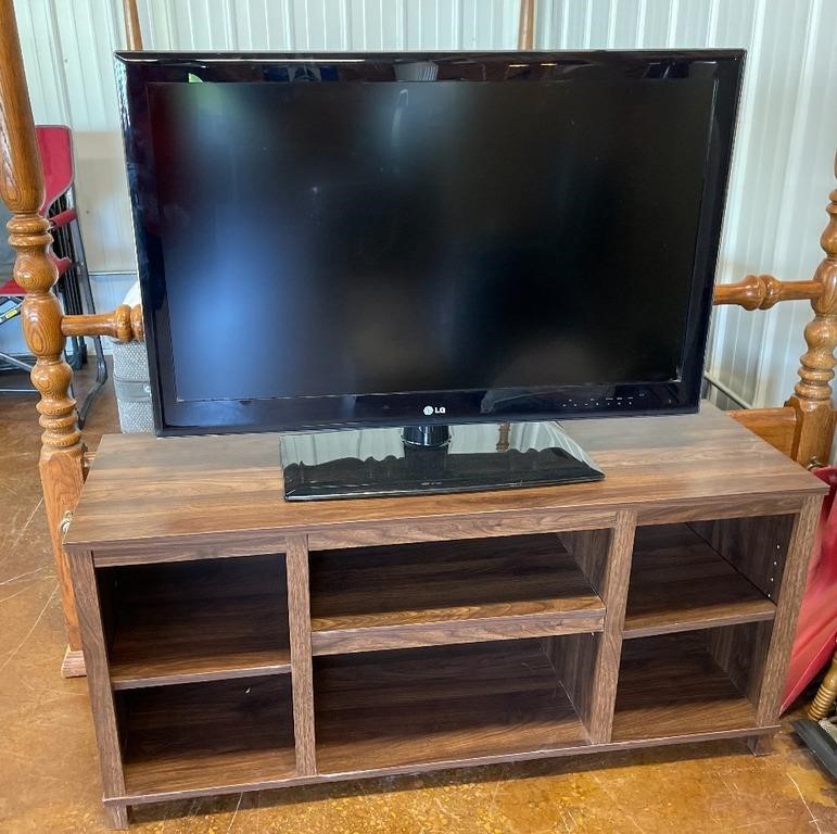 LG TV With Stand ( NO SHIPPING) NOT A SMART TV