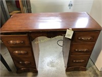 Knee hole desk 31 inches tall x 41 in long x 18