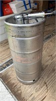 Beer keg with tap 7.75 gallons