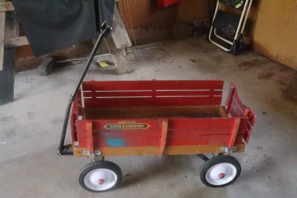Radio Flyer Town & Country Wagon