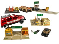 Mattel 1981 Hot Wheels City Set Pieces +