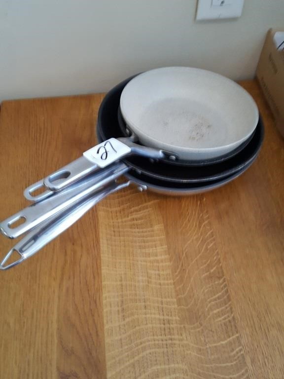 4 fry pans