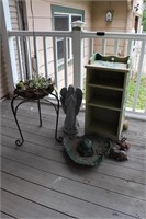 Lawn Ornaments & Plant Stands