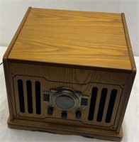 WOODEN RECORD PLAYER/COMPACT DISC/RADIO