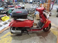 2003 Kymco Like 125 Scooter Red.