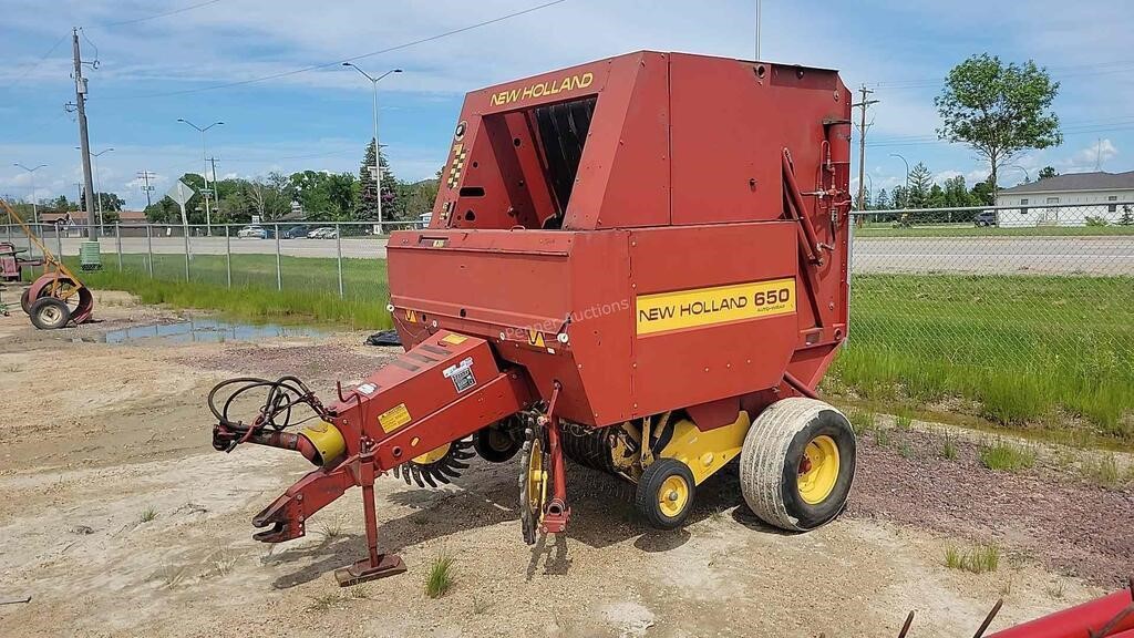 1992 New Holland 650 Round Baler