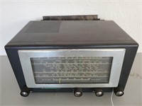 Hallicrafters Short Wave Radio, Powers On