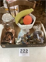 Miscellaneous lot with milk glass and fake fruit