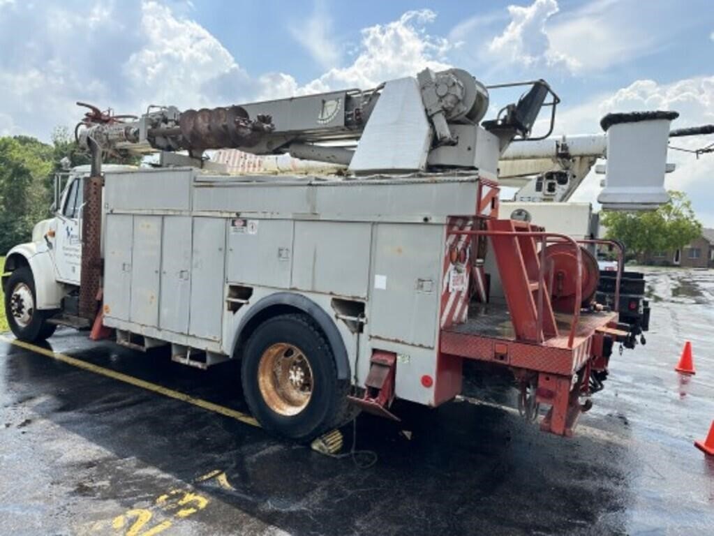 1993 International 4900 Series DT 466 Bucket Truck