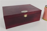 Coffret de deux coupes à champagne.