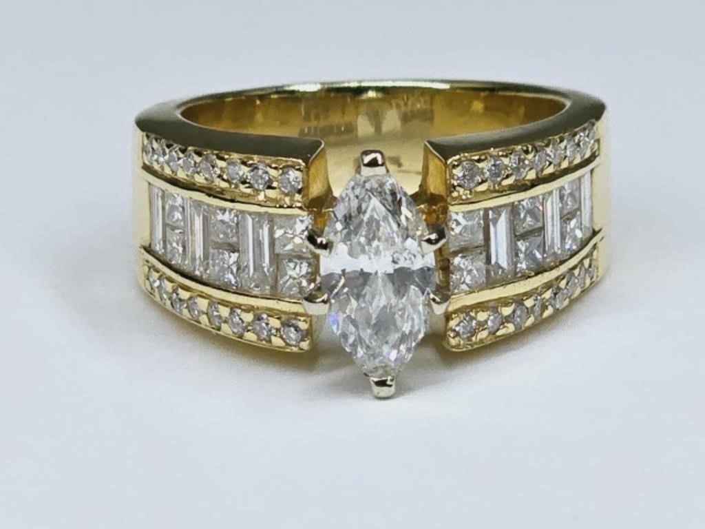 14.67 Grams 18KT Gold & Diamond Ring