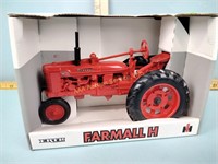 IH Farmall H Ertl tractor 1/16 scale new in box