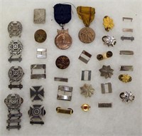 WW2 US Army officer insignia and marksman badges