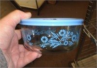 NEW 4 CUP GLASS PYREX BOWL W LID