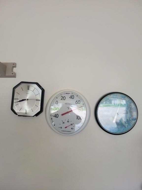 2 Thermometers, Broken Clock