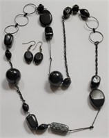 BLACK BEAD NECKLACE WITH EARRINGS