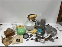 Antique 1930s Sunbeam Mixmaster Jadeite Uranium