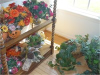 Floral decorations & Etagere
