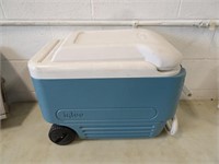 Igloo  Max Cold Rolling Cooler