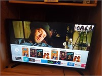 SAMSUNG 32" SMART TV WITH REMOTE