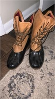 Womens snow boots size 9