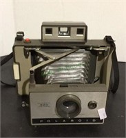 Vintage Polaroid automatic 320 land camera.  1902