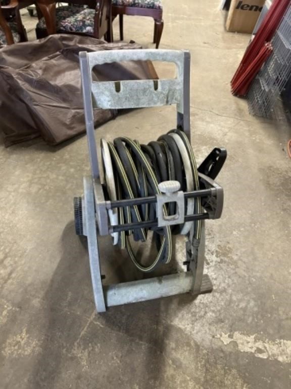 HOSE REEL- GOOD HOSE-HANDLE MISSING